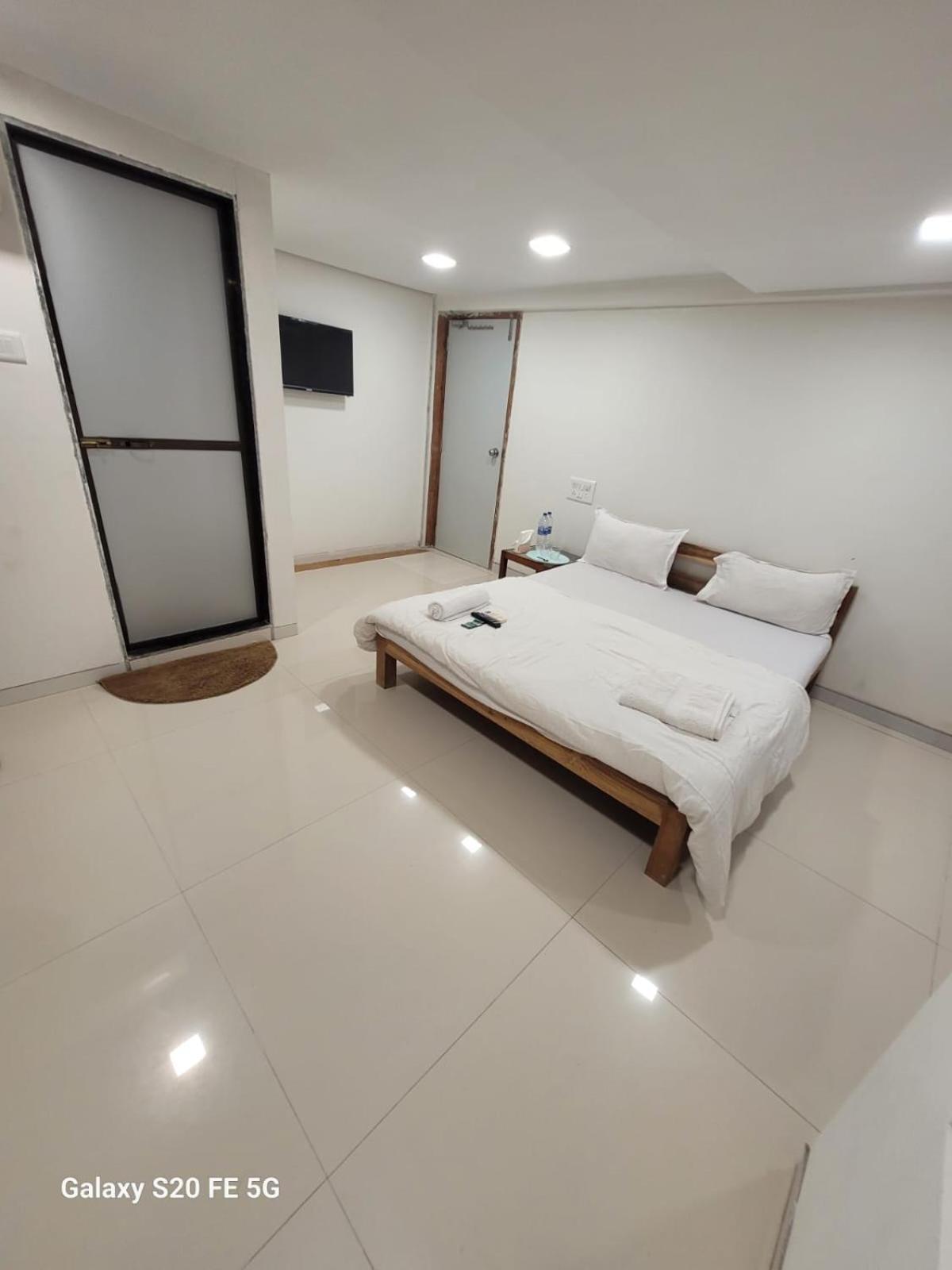 Agrawal Bhavan Budget Stay Only For Indians Мумбаи Номер фото